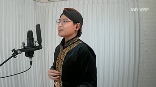 印度尼西亚赛区青少组选手陈文豪演唱《美丽的梭罗河》.png